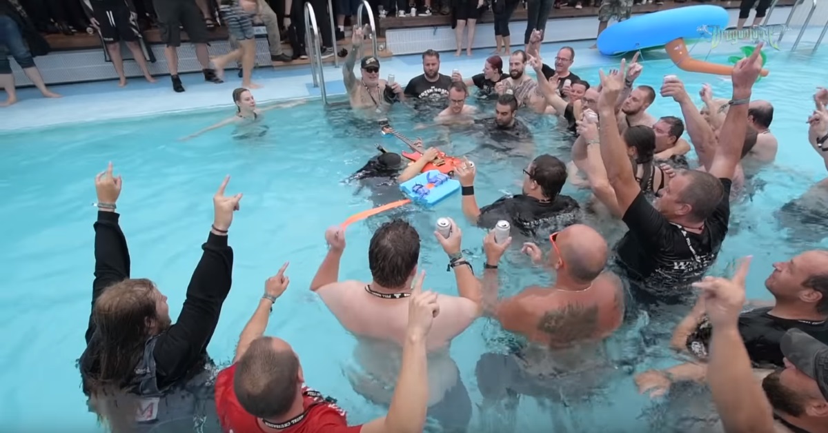 Watch Dragonforce's Herman Li Play a Guitar Solo While Snorkeling Underwater Watch Dragonforce's Herman Li Play a Guitar Solo While Snorkeling Underwater