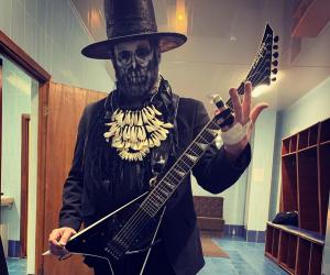 Wes Borland: New Look + Plays With Broken Hand