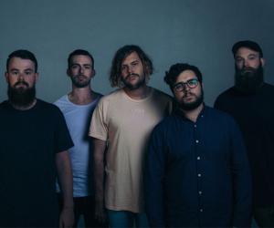 PREMIERE: Listen To Surroundings' New Record 'Glass Heart'.