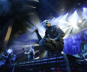Corey Taylor Talks About Beating Taylor Swift In The Charts!