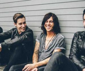Sleeping With Sirens drop new video The Strays