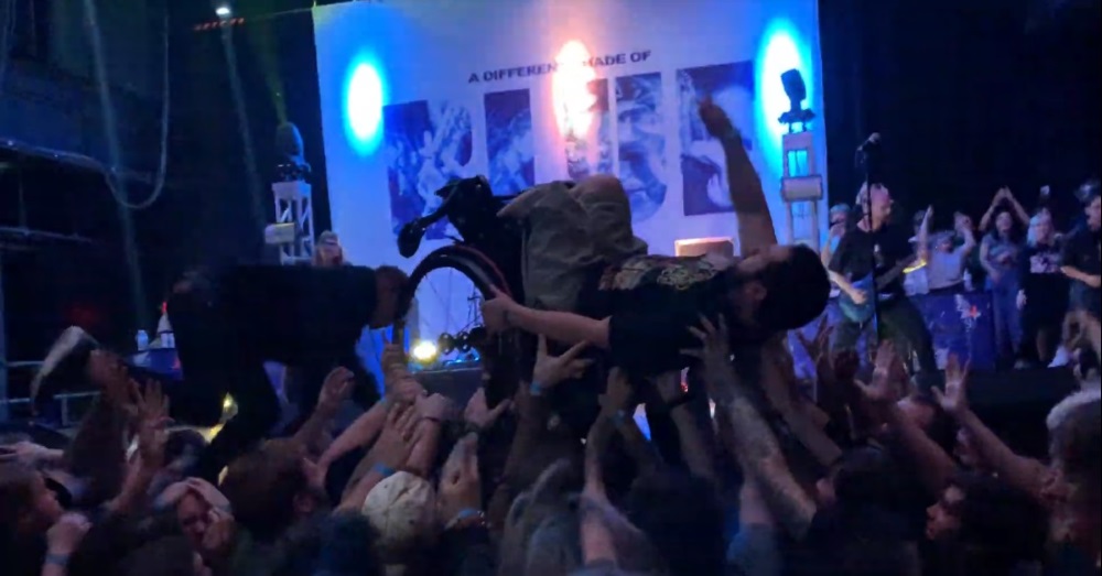 Wheelchair crowdsurfer